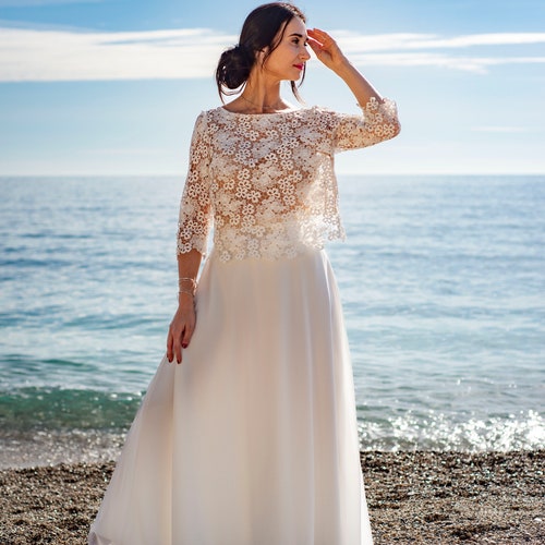 wedding dress lace top flowy bottom June Bridals Flowy Spaghetti Layered Women's Wedding Dress With Lace Top