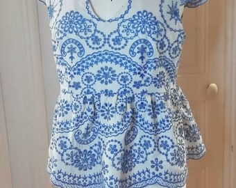 Women's blouse in beige and blue English embroidery