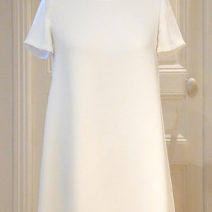 SARA : Robe blanche courte trapèze avec dentelle fleurie. Robe d'été ou robe de mariée pour la mairie, mariage civil image 5