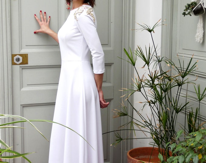 ABBYGAELLE : Simple winter wedding wedding dress with long sleeves and embroidery