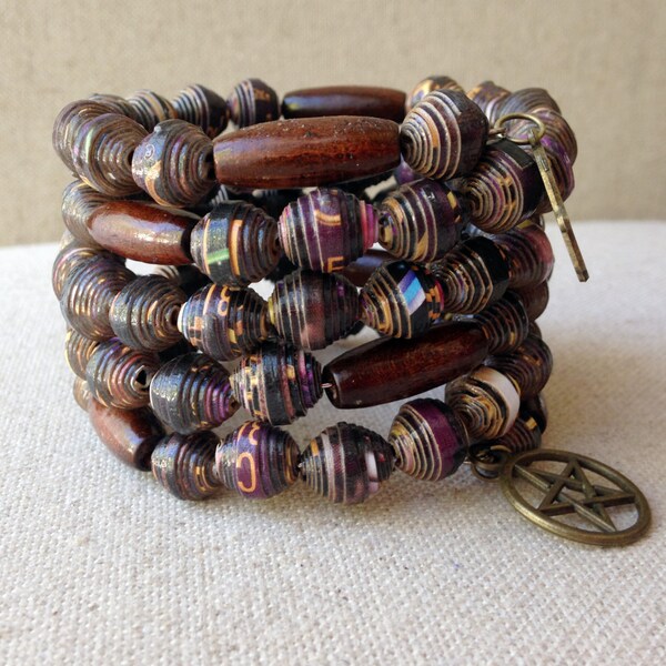 Pulsera de abalorios de papel hecho a mano, pulsera marrón Chocolate, pulsera de alambre memoria, alambre envuelto pulsera, pulsera OOAK, tendencia de la moda