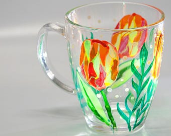 Handmålad tulpanmugg: Blommig kaffekopp i målat glas