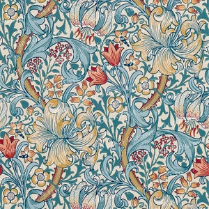 Könnte beinhalten: Ein Vintage-Blumenmuster mit Lilien, Blättern und Knospen in Blautönen, Gelb, Rot und Weiß auf cremefarbenem Hintergrund.