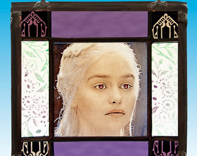 Daenerys Targaryen stained glass suncatcher portrait kilnfired Game of Thrones Emilia Clarke nice gift vitrail glasmalerei farbiges glas art