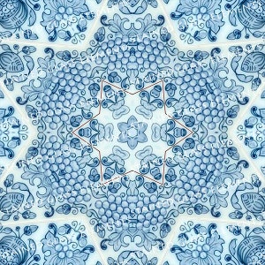 Może przedstawiać: Płytka ceramiczna w kolorze niebieskim i białym z wzorem gwiazdy. Płytka ma powtarzający się wzór winogron i liści.