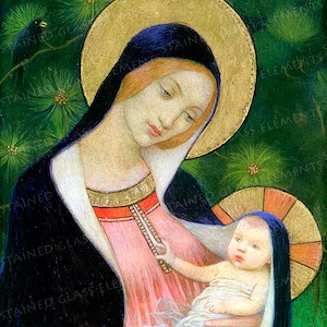 Może przedstawiać: Malowidło przedstawiające Matkę Boską trzymającą na rękach Dzieciątko Jezus. Maryja ma na sobie niebieską szatę z pozłacaną lamówką i różową suknię. Jezus jest ubrany w białą szatę i niebieski szal. Obraz ma zielone tło z gałęziami sosny.