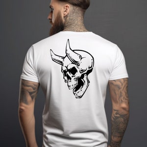 Men&#39;s Skull with Horns Back Graphic Tee - Edgy Statement Apparel