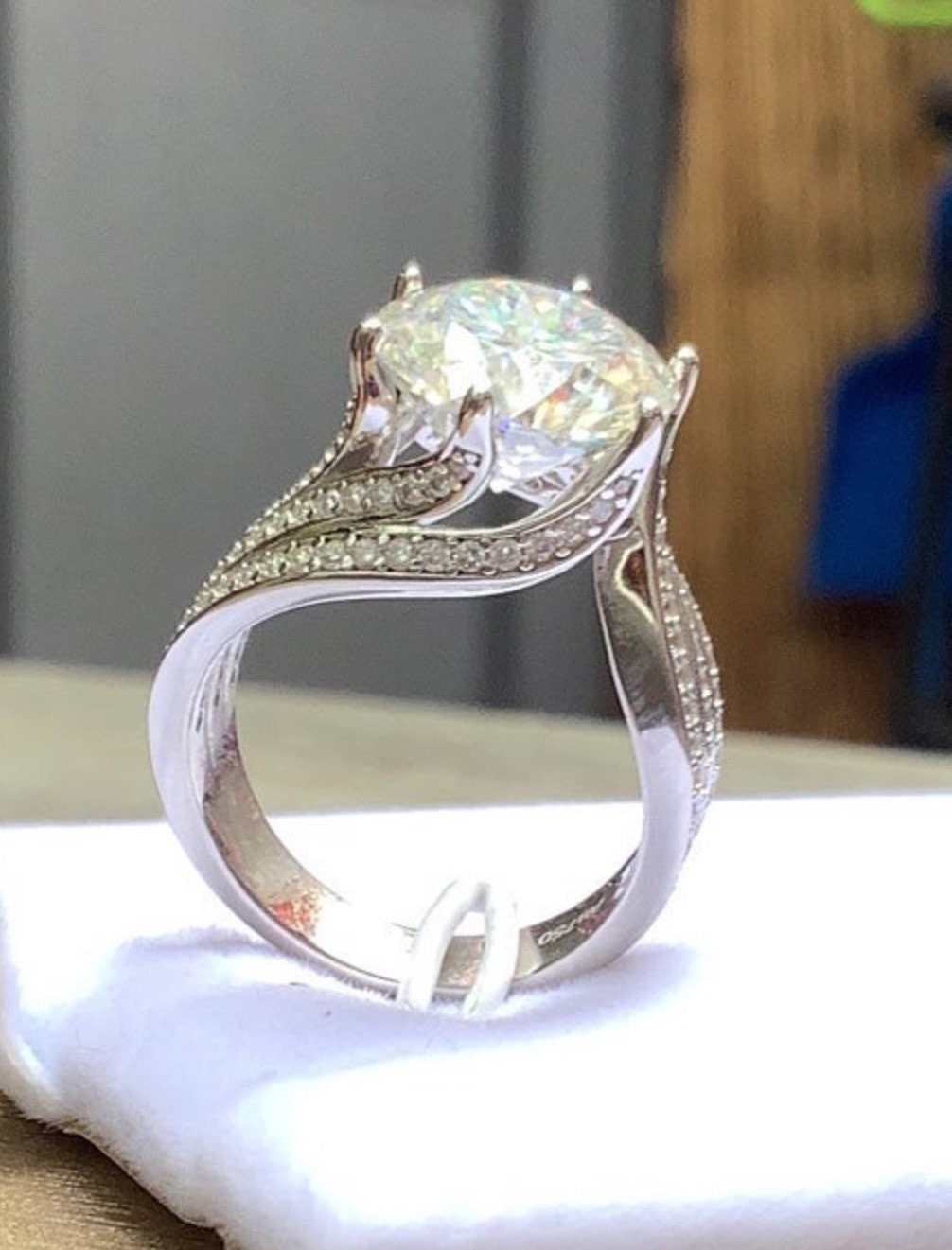Russian diamond deals engagement rings