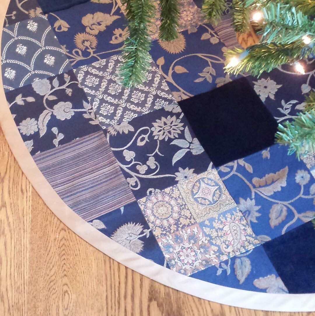 Designer Patchwork Christmas Tree Skirt in Royal/Navy Blue Etsy.de