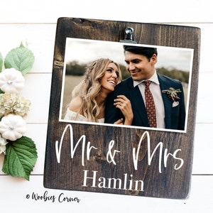 Mr & Mrs Picture Frame, Personalized Valentines Day Gift for Couples, Rustic Wedding Picture Frame, Anniversary Gift for Couples, Custom