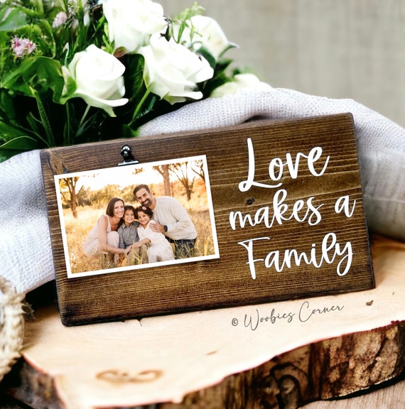  Christmas Gifts for Mom Women, Housewarming Gifts New Home Wall  Decor Sign, This Is Us Family Picture Frame Wedding Gifts for Couples  Farmhouse Rustic Wood Hanging Photo Holder, Gift for New