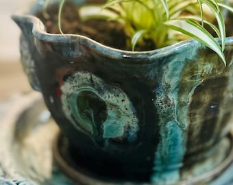 Preordina il set di fioriere in ceramica con piattini decorativi / Fioriera da interno / Manici dettagliati / Disponibile in 2 misure / Set da 3 pezzi • Consegna a inizio dicembre