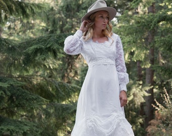 70's Victorian Wedding Dress, Long Sleeve White Lace Wedding Dress w Train, Vintage Princess Dress