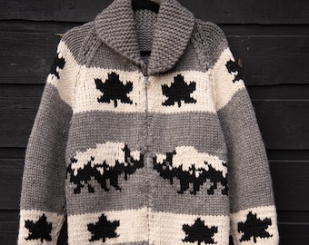 Vintage 1960er Cowichan Pullover, Damen Kleiner Mittelgroßer kanadischer Ahornblatt + Büffelgrau Schwarzer grobstrick Wollpullover, Zip Up Cardigan