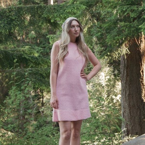 Sukienka mini w stylu vintage z lat 60. XX wieku w kolorze różowym na szydełku – Sears Mod Sleeveless Lined Shift, mieszanka bawełny, zamek błyskawiczny z tyłu, rozmiar S/M