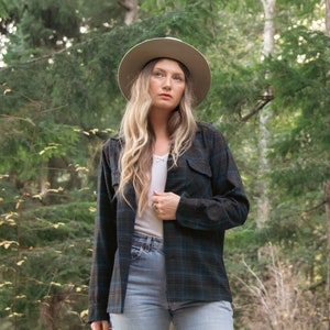 1960s PENDLETON Board Shirt, Vintage Wool Plaid Shirt, Navy Tartan Camp Button Down Wool Boyfriend Shirt