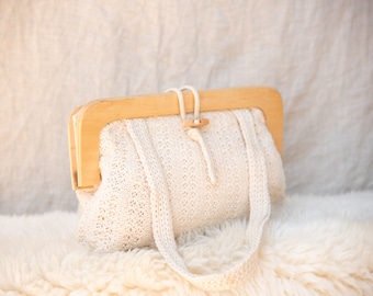 Vintage 70s Crochet Purse – Le Jule Hong Kong – Boho Wood Handle Handbag – Cream Canvas Lined Tote