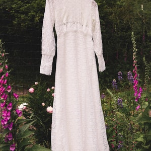 Robe de mariée à manches longues des années 60, robe de mariée XS Small Ivory Lace Boho, robe de mariée victorienne, robe maxi blanche perlée image 2