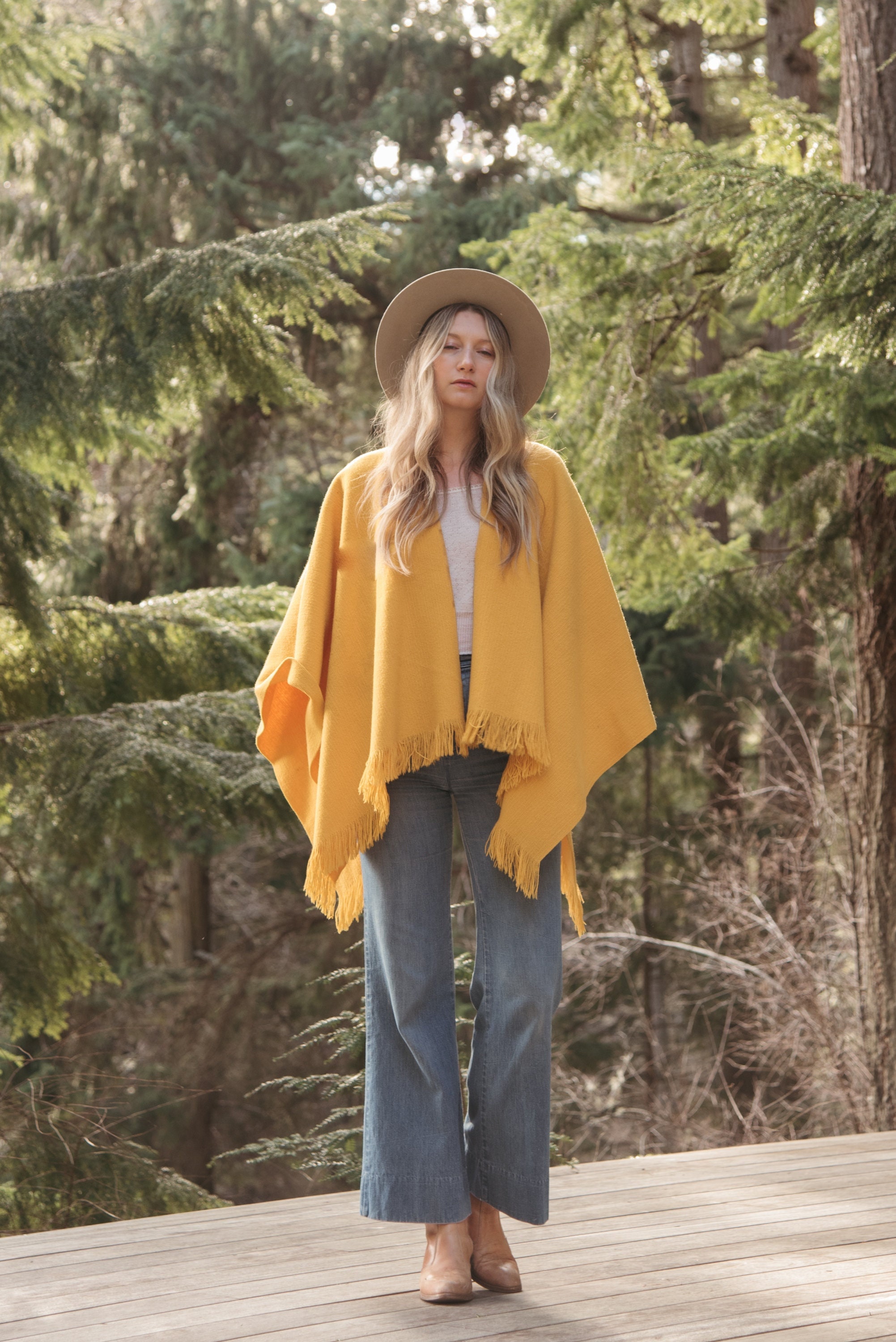 Vintage Santafé Turmeric Handwoven Shawl, Wool Surf Poncho Vintage Santafé Turmeric Handwoven Shawl, Wool Surf Poncho
