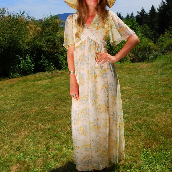 Vintage 70's Bohemian Floral Print Maxi Dress w/ Lace Trim & Flutter Sleeve / Act 1 New York / Romantic Dress / Festival Dress / Boho Chic