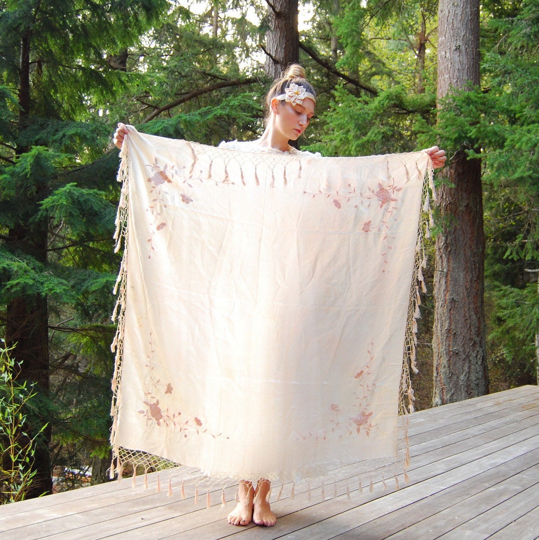 アンティーク雑貨 Pale Peach Ivory Feather Shawl Antique 1900s Shawl / Edwardian Baby Pink Silk Piano Shawl With