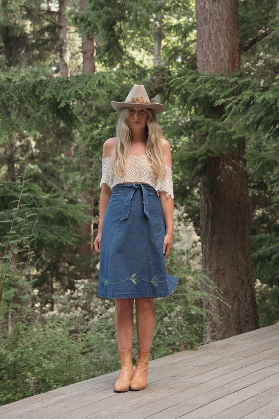 70's Embroidered Denim Skirt / Tie Waist Selvedge… - image 4