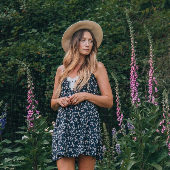 90s Floral + Lace Slip Dress | Navy Floral Nighti… - image 6