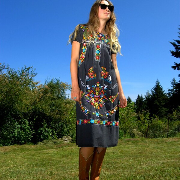 Vintage 70's Black Mexican Embroidered Dress Small / Floral Embroidered Cotton Dress / Boho Hippie Tunic Dress / Bohemian Festival Dress