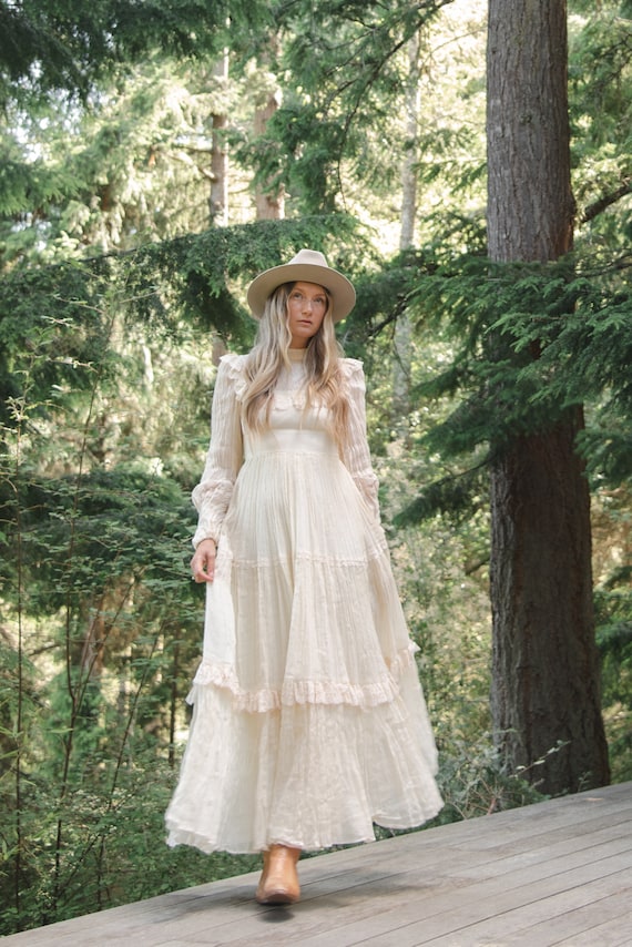 1970s Victorian Style Wedding Dress, Gauzy Natura… - image 2