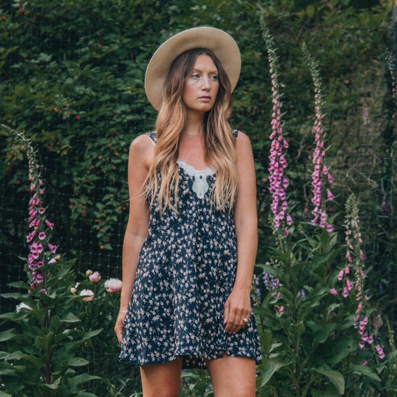 90s Floral + Lace Slip Dress | Navy Floral Nighti… - image 3