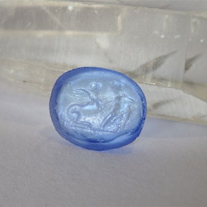 GREEK SPHINX baby blue Venetian glass Cameo, oval ~ 14mmx11mm ~ loose unset Tagliamonte cameos