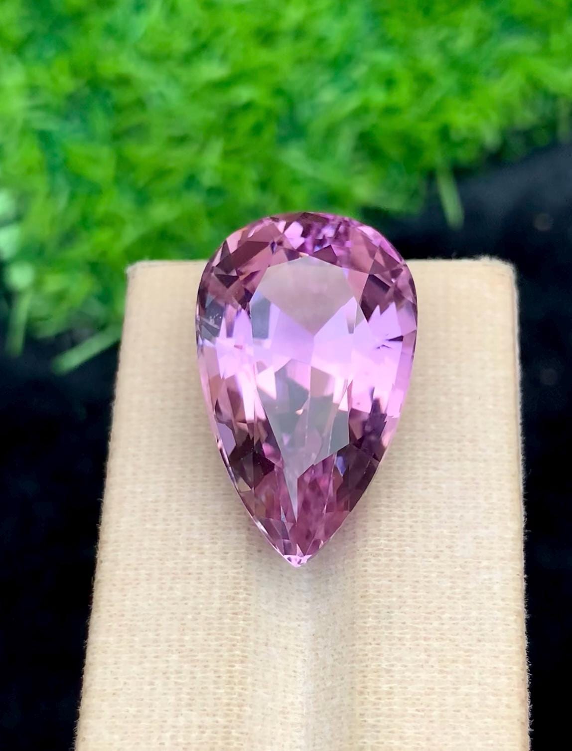 ピンククンザイト フューシャピンククンツァイト宝石：38.10カラットペアカット、10月の