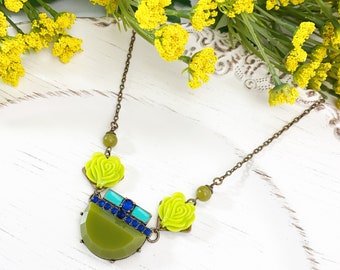 Flower Cabochon Short Necklace / Bauble Necklace / Boho Chic Jewelry / Olive Green Jewelry / OOAK / Antique Brass Statement Necklace