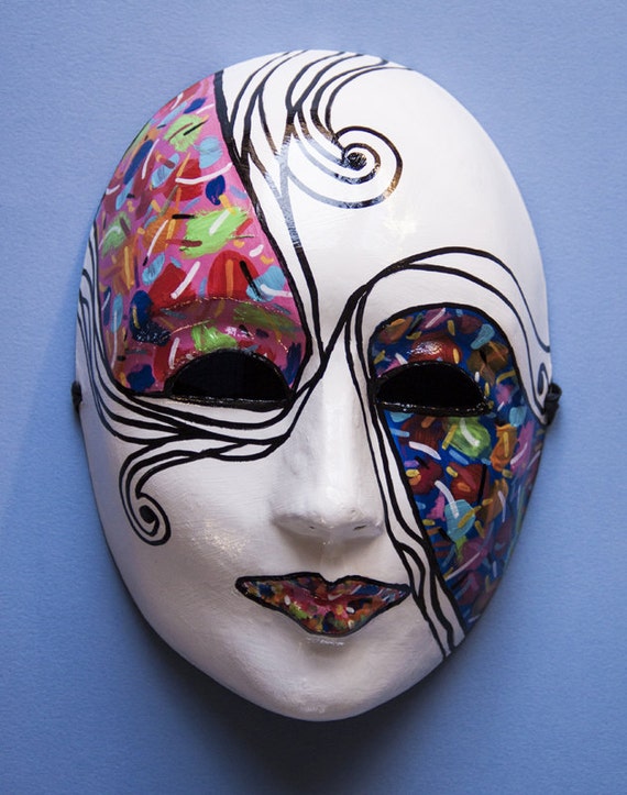 Красиво раскрасить маску. Маски расписные. Расписанная маска. Необычные маски. Разрисовать маску.