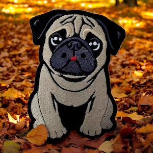 Parche termoadhesivo de carlino: Aplicación bordada de perro (12 cm x 8,5 cm)