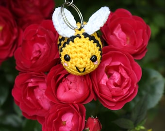 CROCHET PDF PATTERN: Bee Keyring | Crochet bee pattern, crochet keyring, crochet pattern, crochet bumble bee, bee gift, amigurumi bee