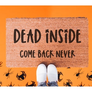 Don't Open Dead Inside Doormat – Halloween Zombie Doormat.