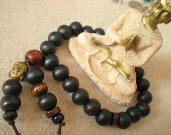 Kit "Cathy" Bracelet Yoga *PERLES Bois de cyprès NOIR et BOUDDHA * 8 mm et une bague offerte ou barrette