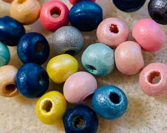LOT OF 20 5 mm wooden beads to choose from + 1 m black elastic offered