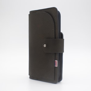 Die 925, Ledertasche / Brieftasche für iPhone 12, 13, 14, 15, 16. Personalisiert. MagSafe-Kompatibel. Handgemacht auf Bestellung in den USA
