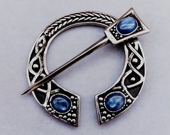 Cloak Clasp - Pennanular Brooch with Kyanite in White Bronze