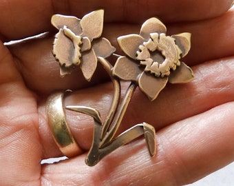 Daffodil Brooch