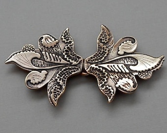 Fibbia per mantello - Motivo floreale in bronzo