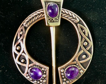 Mantelsluiting - Pennanular-broche - Brons met amethist