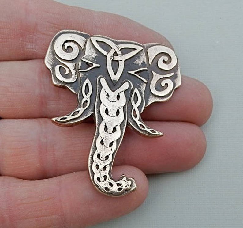 Elephant brooch in bronze with Celtic knots, by Master Ark