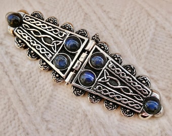 Fibbia per mantello in bronzo bianco con labradorite