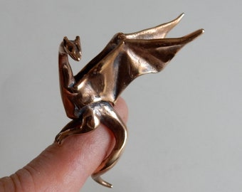 Fingerdrache oder sitzender Drache-Anhänger aus Bronze