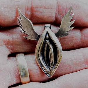 Ciondolo Vulva Volante
