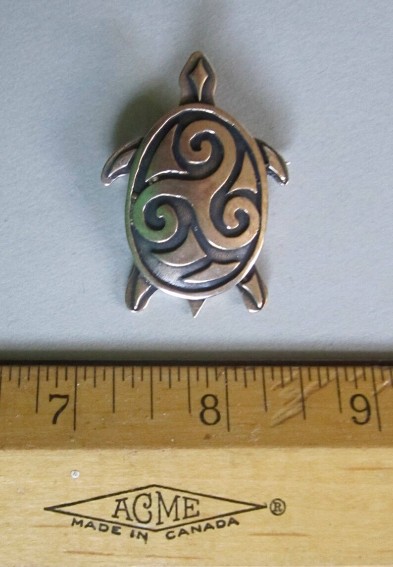 Sea Turtle (Honu) brooch with triskele spiral decoration by MasterArk