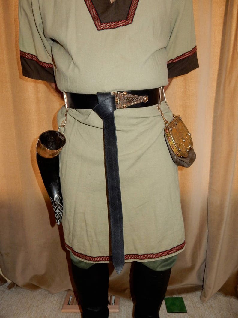 Master Ark wearing his belt.  There are two bronze bars on a belt with S hooks attached to the suspension loops at the bottom and belt purse hanging from the hooks on the left side.  A bar with a twisted hook and drinking horn are on the right side.